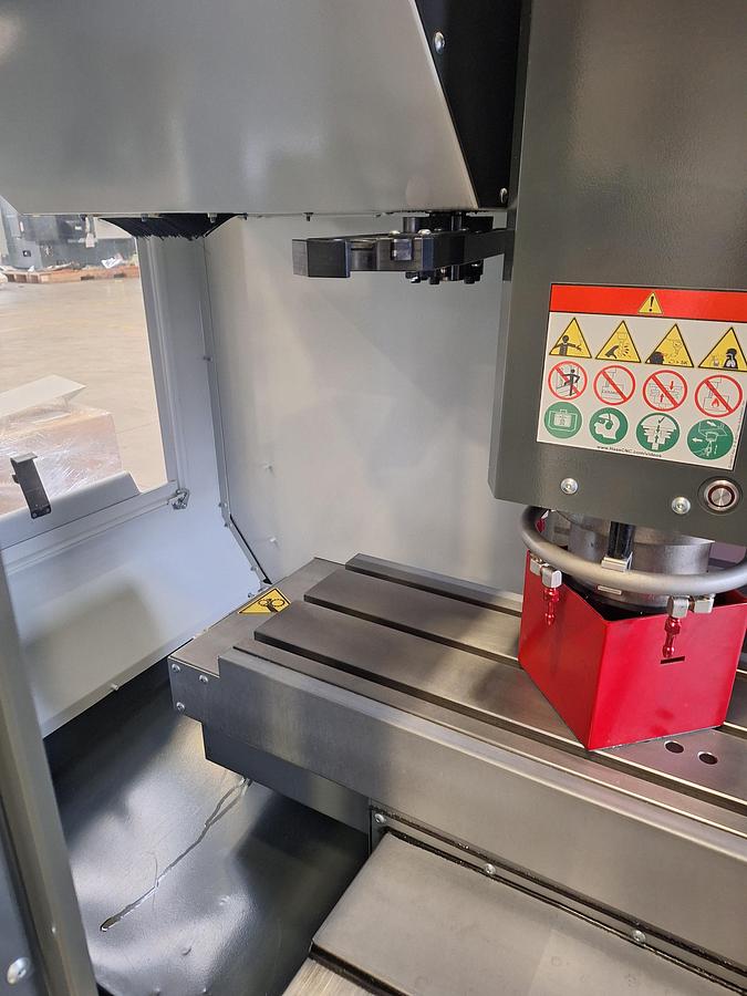 Usato CENTRO DI LAVORO HAAS SUPER MINIMILL SHOW ROOM