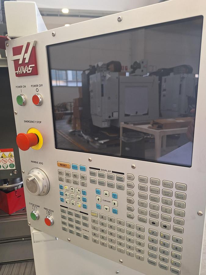 Usato CENTRO DI LAVORO HAAS SUPER MINIMILL SHOW ROOM