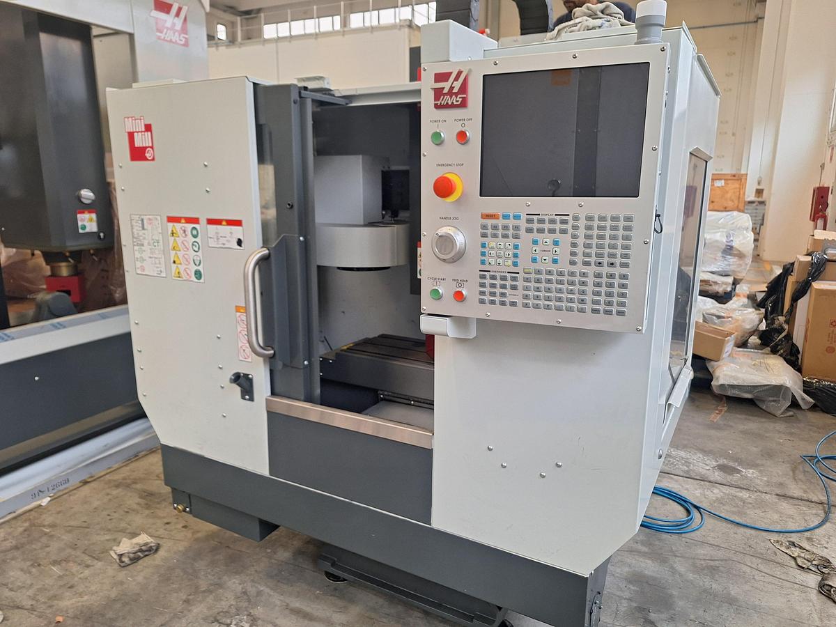 Usato CENTRO DI LAVORO HAAS MINIMILL SHOW ROOM