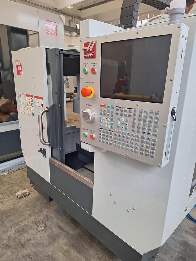Usato CENTRO DI LAVORO HAAS MINIMILL SHOW ROOM