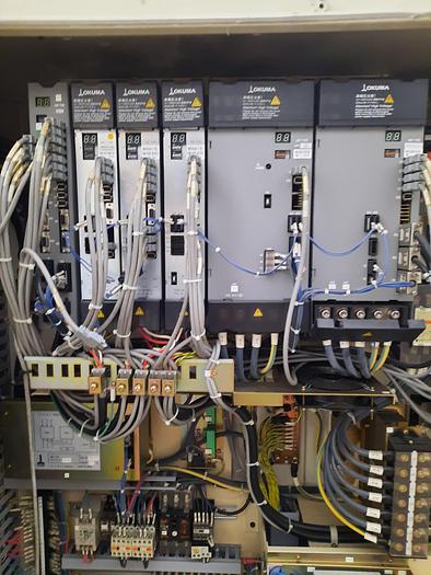 Usato CENTRO DI LAVORO VERTICALE OKUMA MX 45 VAE USATO