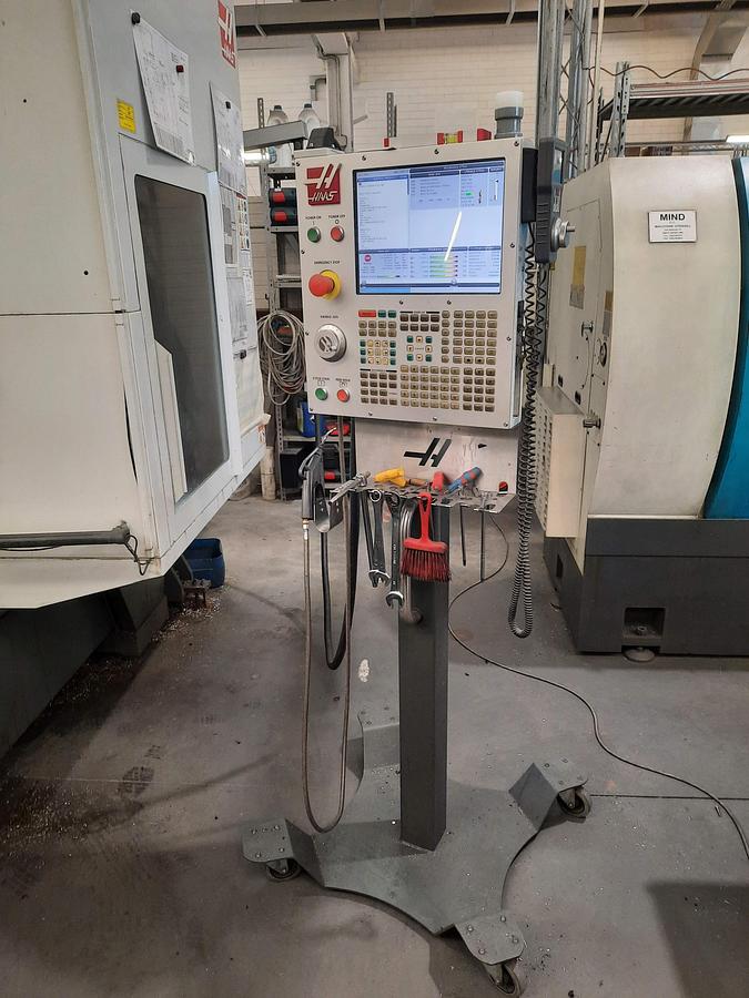 Usato CENTRO DI LAVORO A PORTALE CINQUE ASSI HAAS GM-2 AX USATO