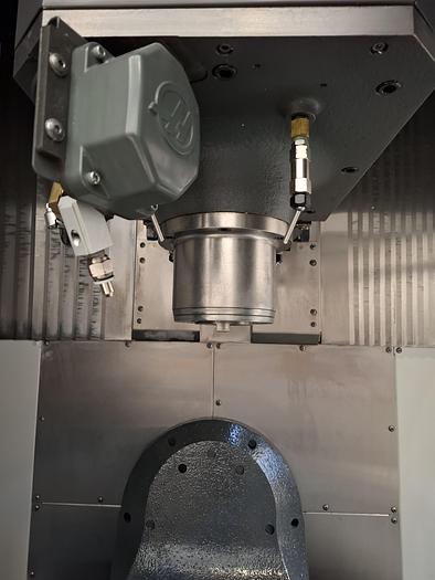 Ricondizionato CENTRO DI LAVORO HAAS CINQUE ASSI MOD UMC 500 SS PRONTA CONSEGNA