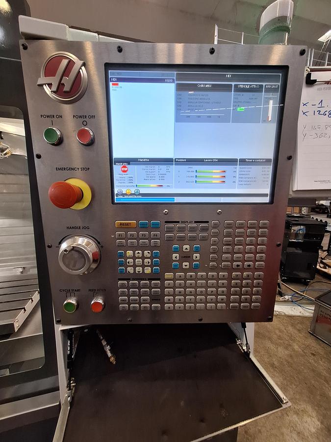 Usato CENTRO DI LAVORO VERTICALE HAAS VF-4 USATO