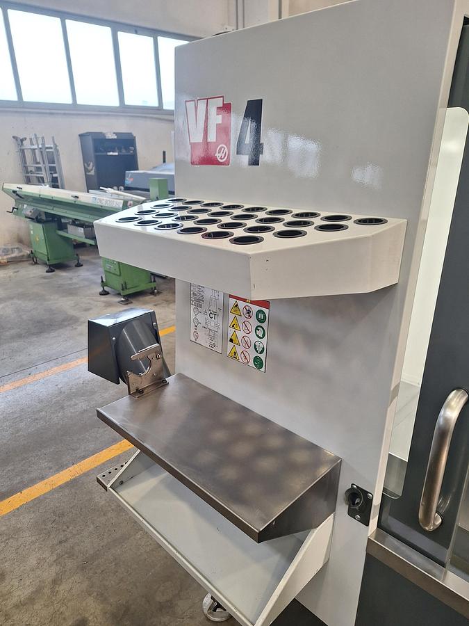 Usato CENTRO DI LAVORO VERTICALE HAAS VF-4 USATO