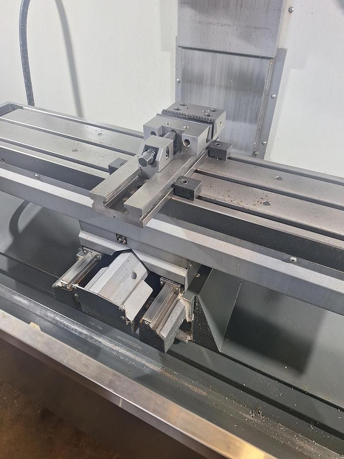 Usato CENTRO DI LAVORO VERTICALE HAAS TM-2P