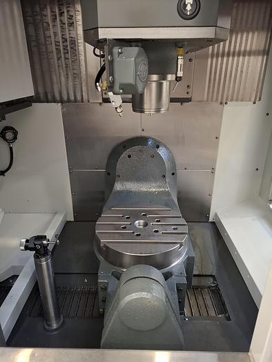 Ricondizionato CENTRO DI LAVORO HAAS CINQUE ASSI MOD UMC 500 SS PRONTA CONSEGNA