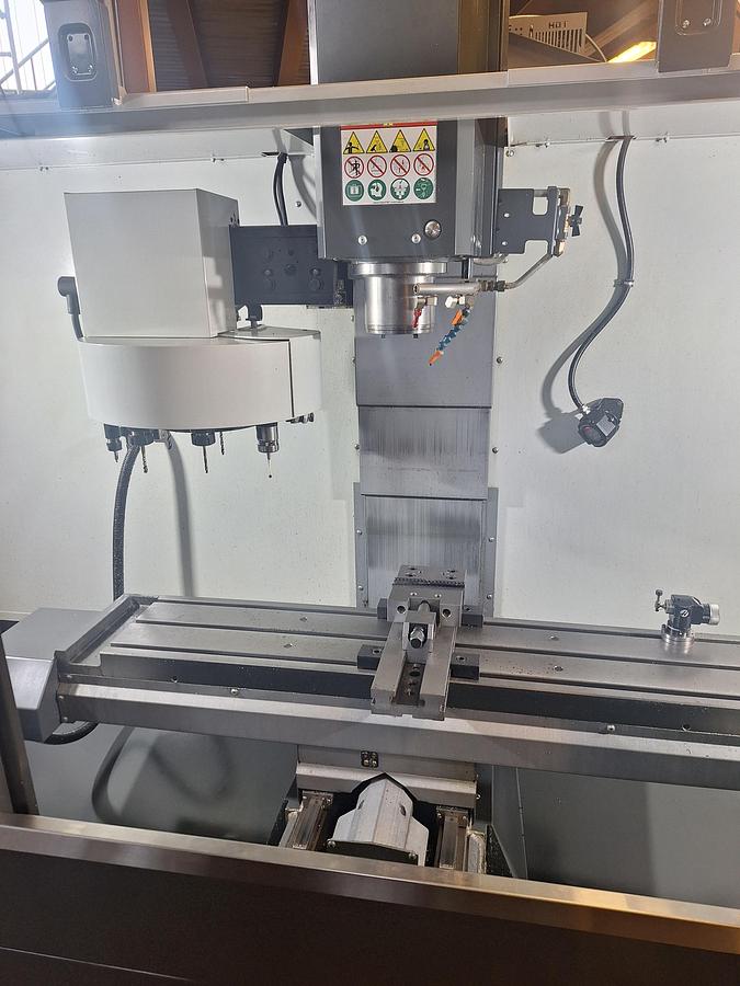 Usato CENTRO DI LAVORO VERTICALE HAAS TM-2P