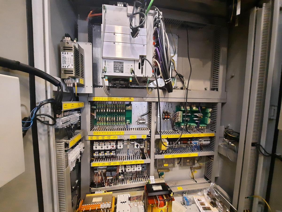 Usato CENTRO DI LAVORO BRIDGEPORT XR 1000