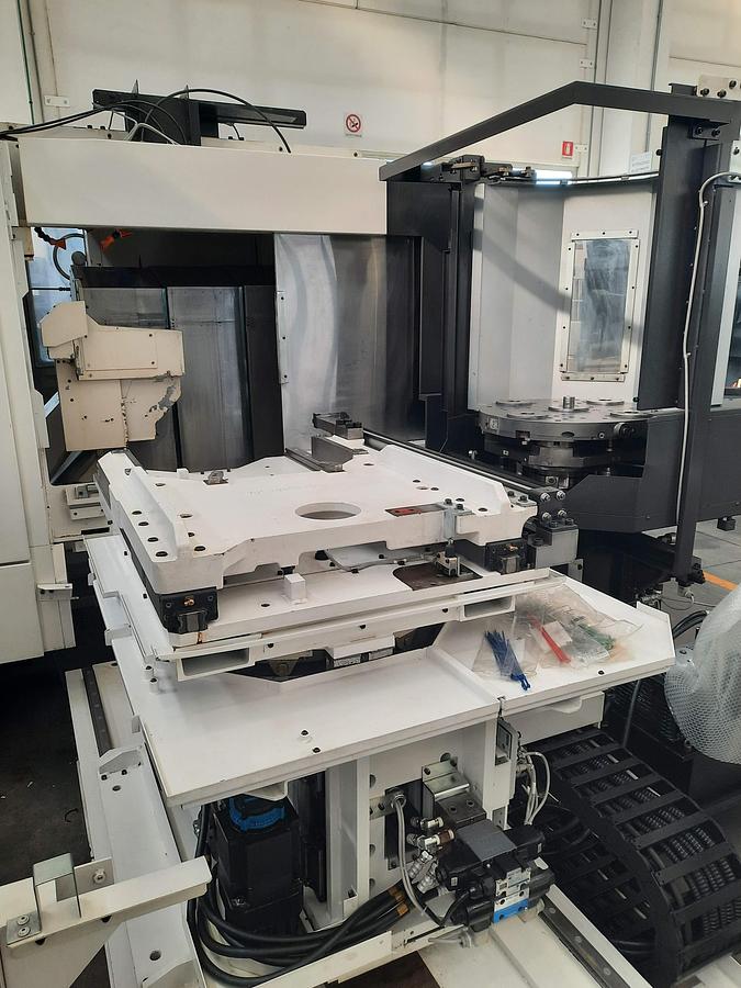 Usato CENTRO DI LAVORO OKUMA MU 6300 V-L 5 AXIS