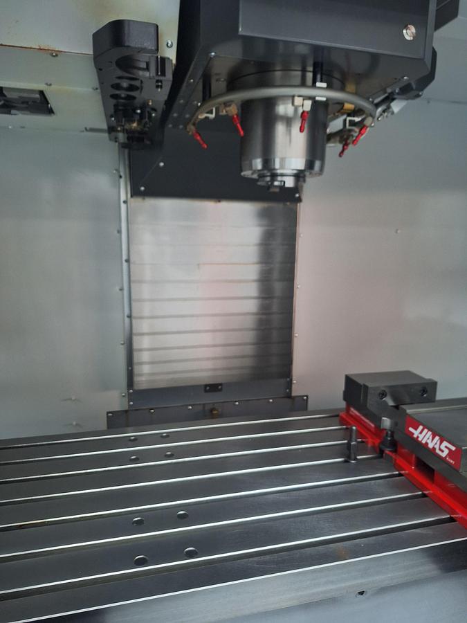 Usato CENTRO DI LAVORO HAAS VF-5/50 XT SHOW ROOM