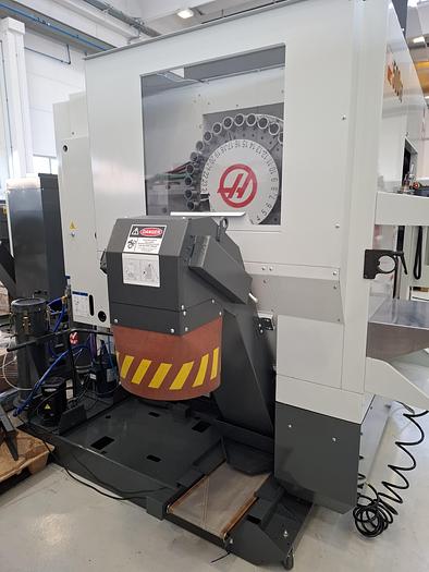 Ricondizionato CENTRO DI LAVORO HAAS CINQUE ASSI MOD UMC 500 SS PRONTA CONSEGNA