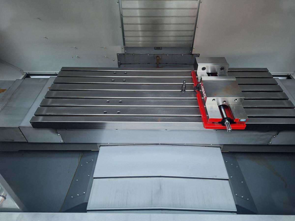 Usato CENTRO DI LAVORO HAAS VF-5/50 XT SHOW ROOM