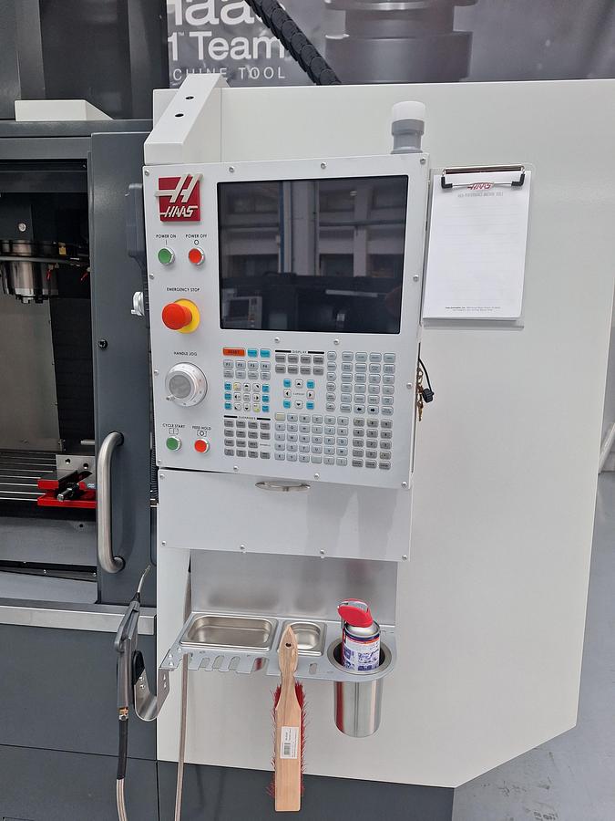 Usato CENTRO DI LAVORO HAAS VF-5/50 XT SHOW ROOM