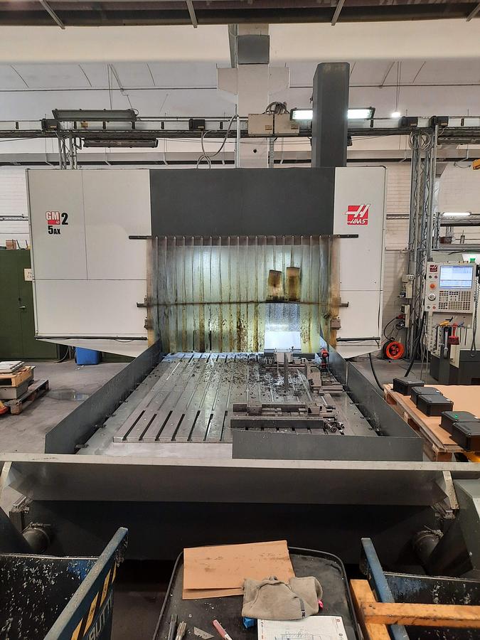 Usato CENTRO DI LAVORO A PORTALE CINQUE ASSI HAAS GM-2 AX USATO