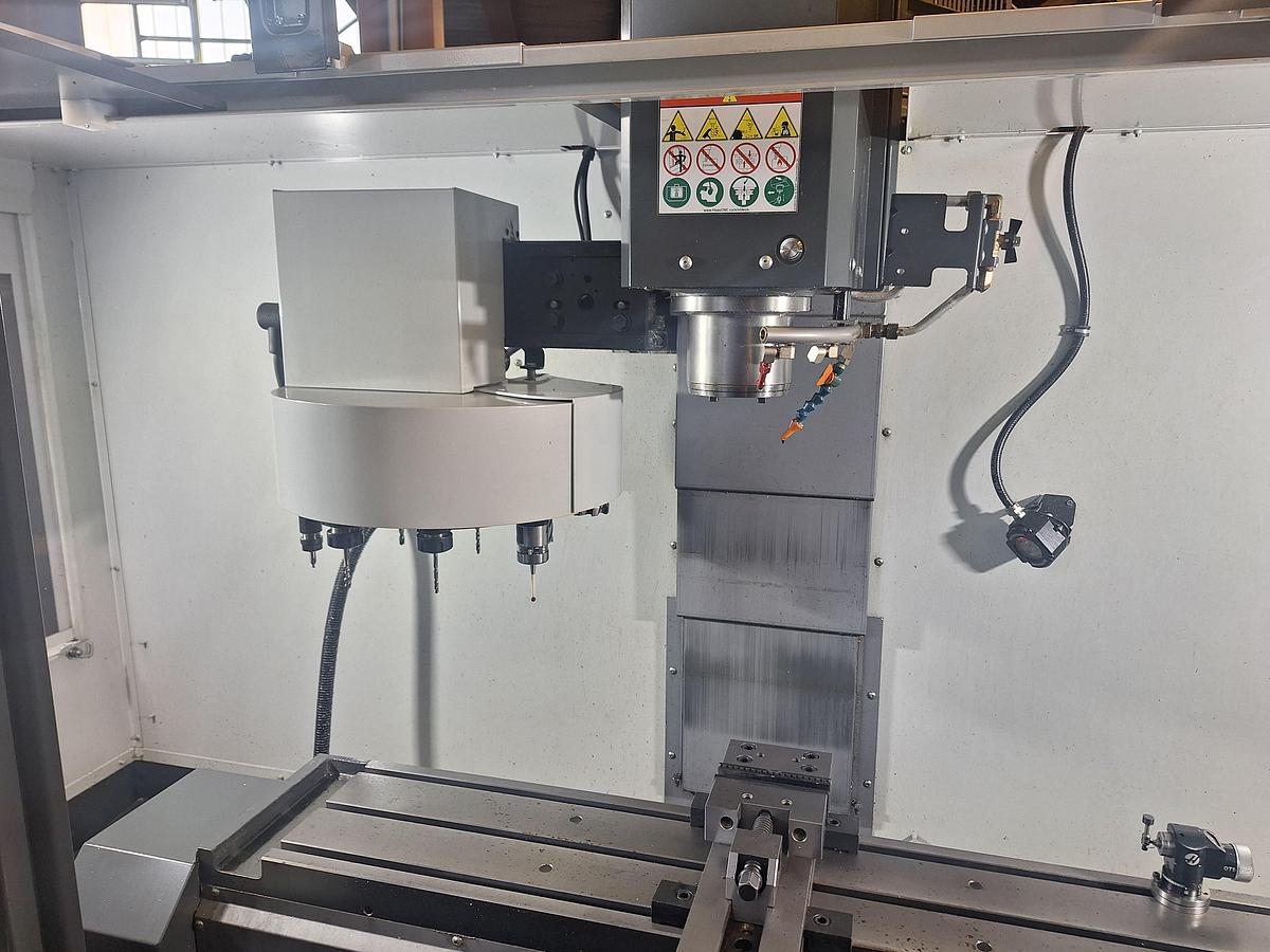 Usato CENTRO DI LAVORO VERTICALE HAAS TM-2P