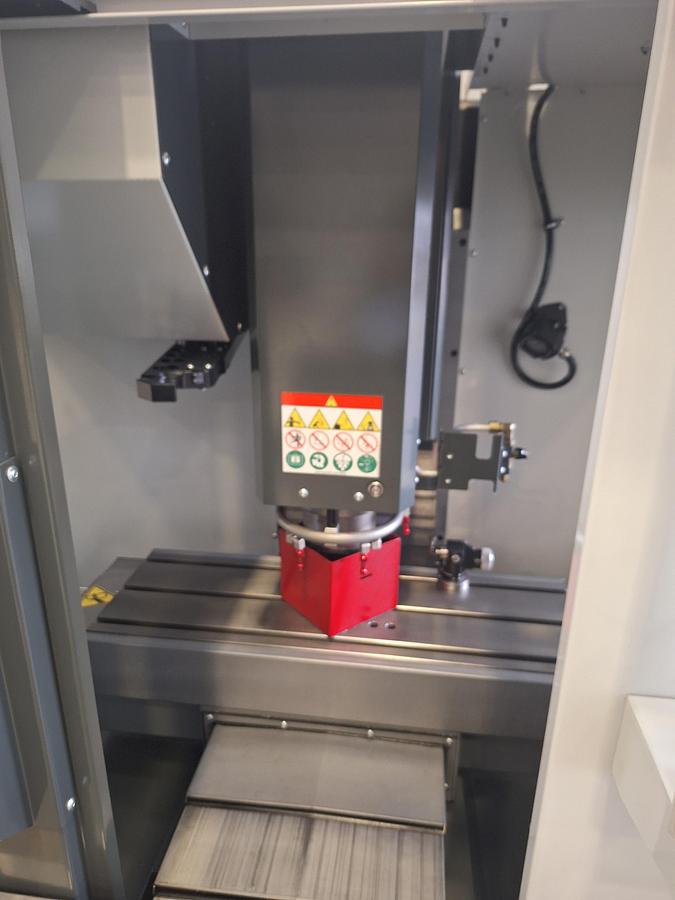 Usato CENTRO DI LAVORO HAAS SUPER MINIMILL SHOW ROOM