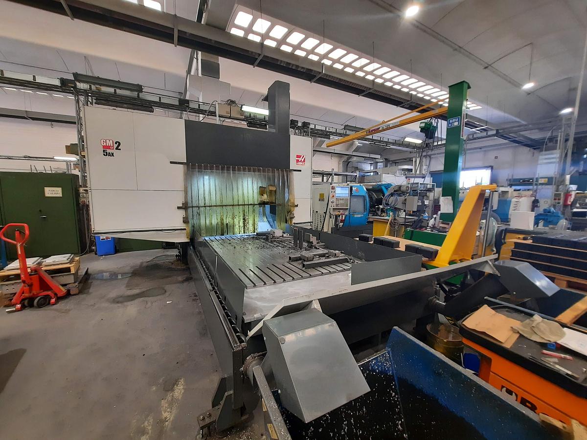 Usato CENTRO DI LAVORO A PORTALE CINQUE ASSI HAAS GM-2 AX USATO