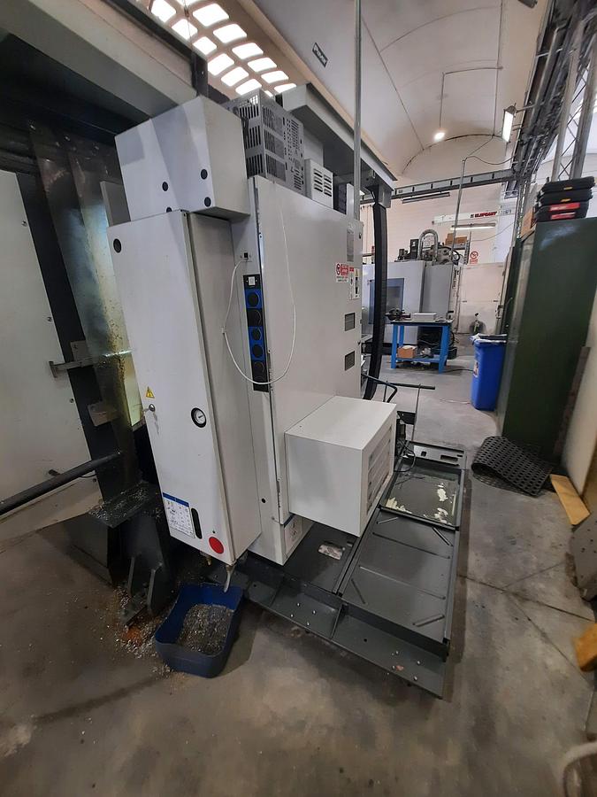 Usato CENTRO DI LAVORO A PORTALE CINQUE ASSI HAAS GM-2 AX USATO