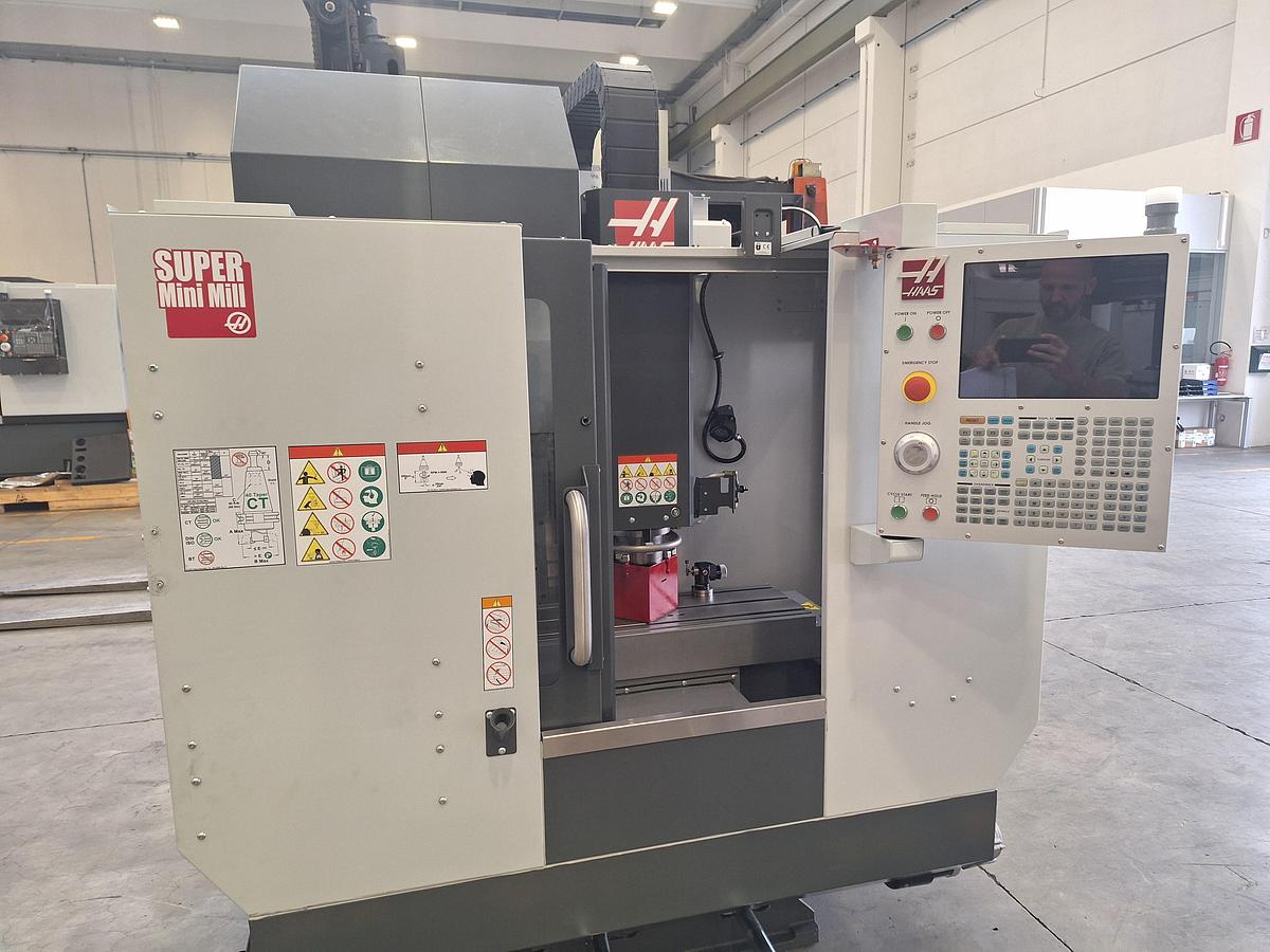 Usato CENTRO DI LAVORO HAAS SUPER MINIMILL SHOW ROOM