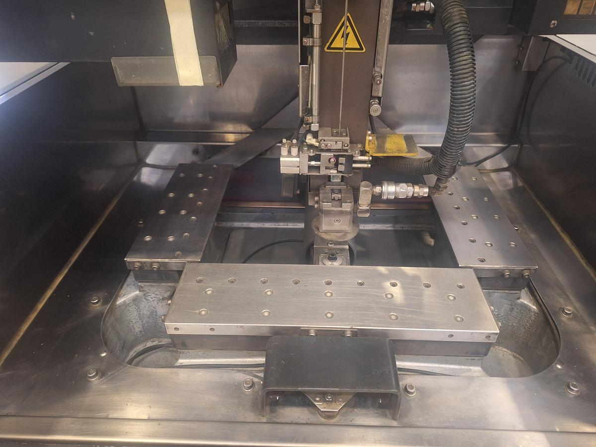 Usato ELETTROEROSIONE A FILO SODICK AQ 400 L 