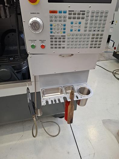 Ricondizionato CENTRO DI LAVORO HAAS CINQUE ASSI MOD UMC 500 SS PRONTA CONSEGNA