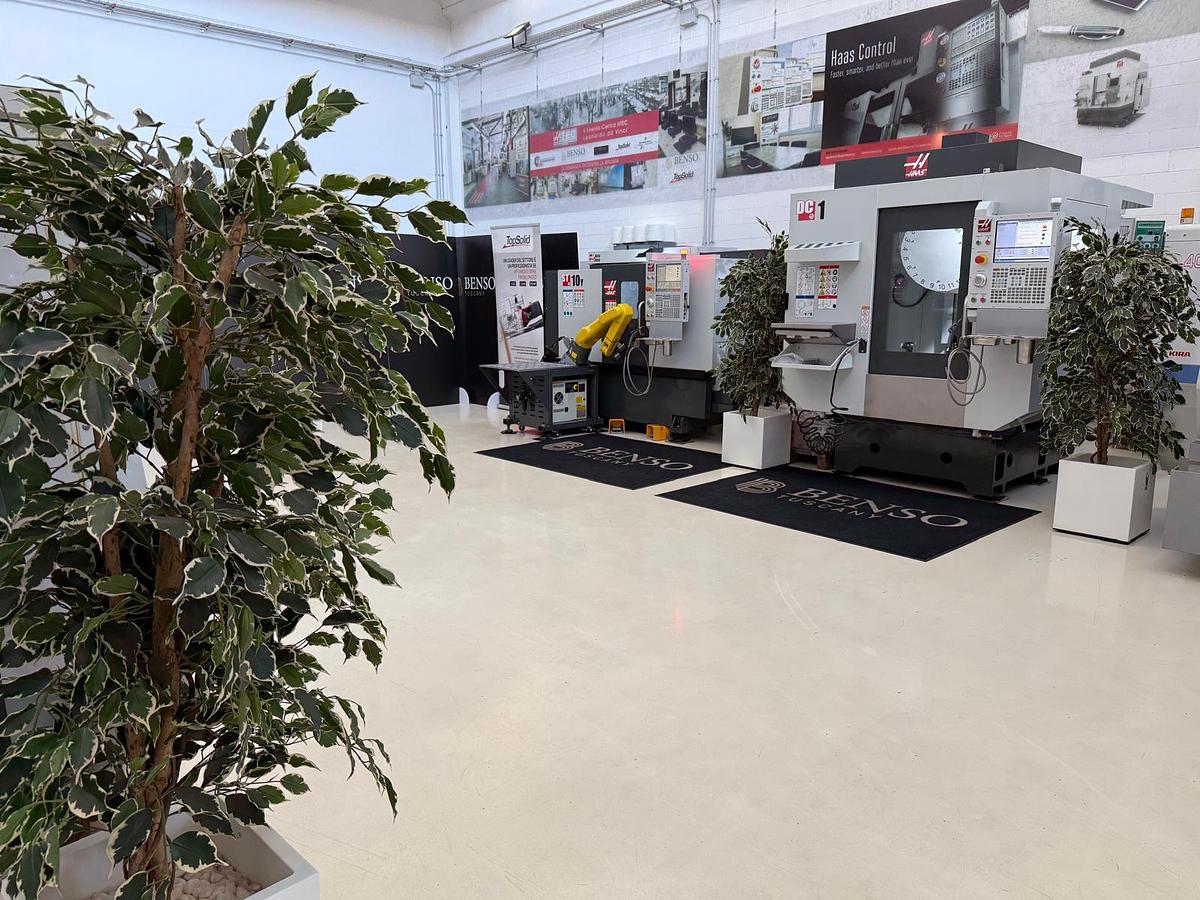 Usato CENTRO DI FORATURA HAAS DC-1 SHOW ROOM