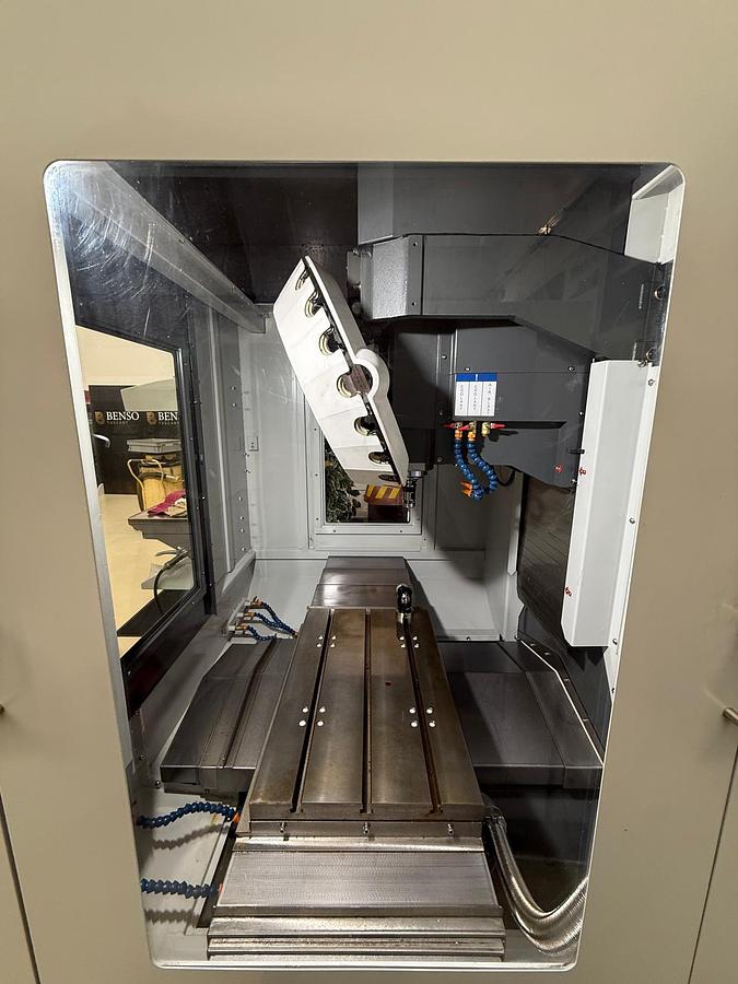 Usato CENTRO DI FORATURA HAAS DC-1 SHOW ROOM