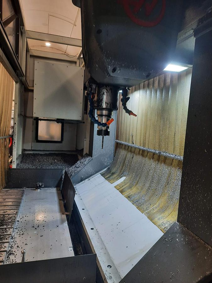 Usato CENTRO DI LAVORO A PORTALE CINQUE ASSI HAAS GM-2 AX USATO