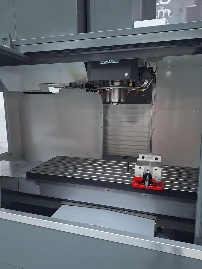 Usato CENTRO DI LAVORO HAAS VF-5/50 XT SHOW ROOM