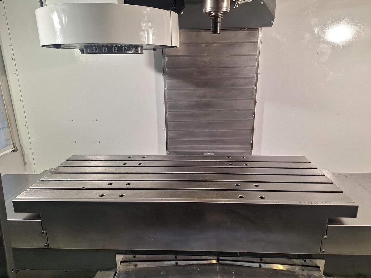 Usato CENTRO DI LAVORO VERTICALE HAAS VF-4 USATO