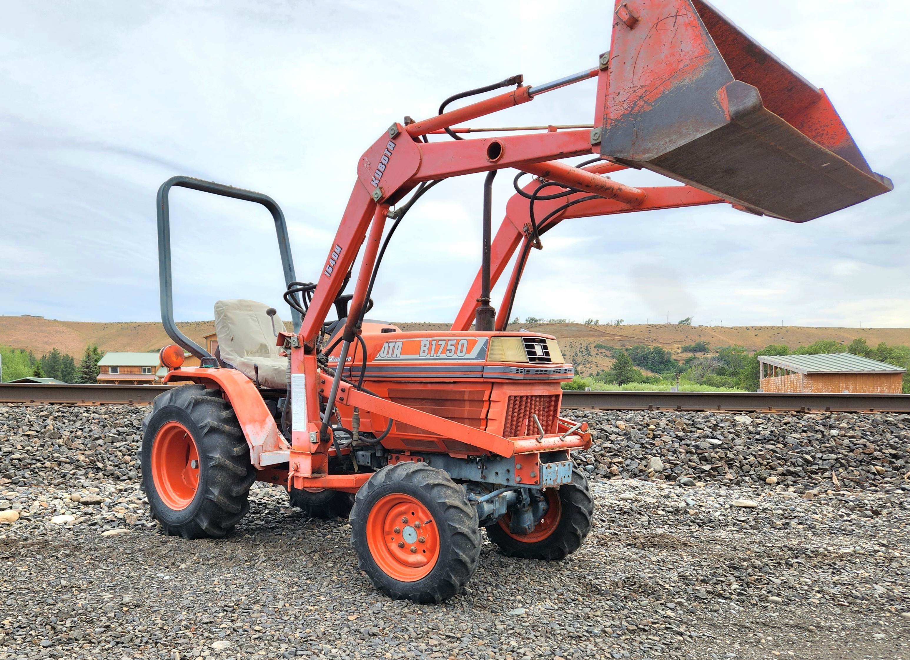 Used 1996 Kubota B1750 w/ 1640H Loader