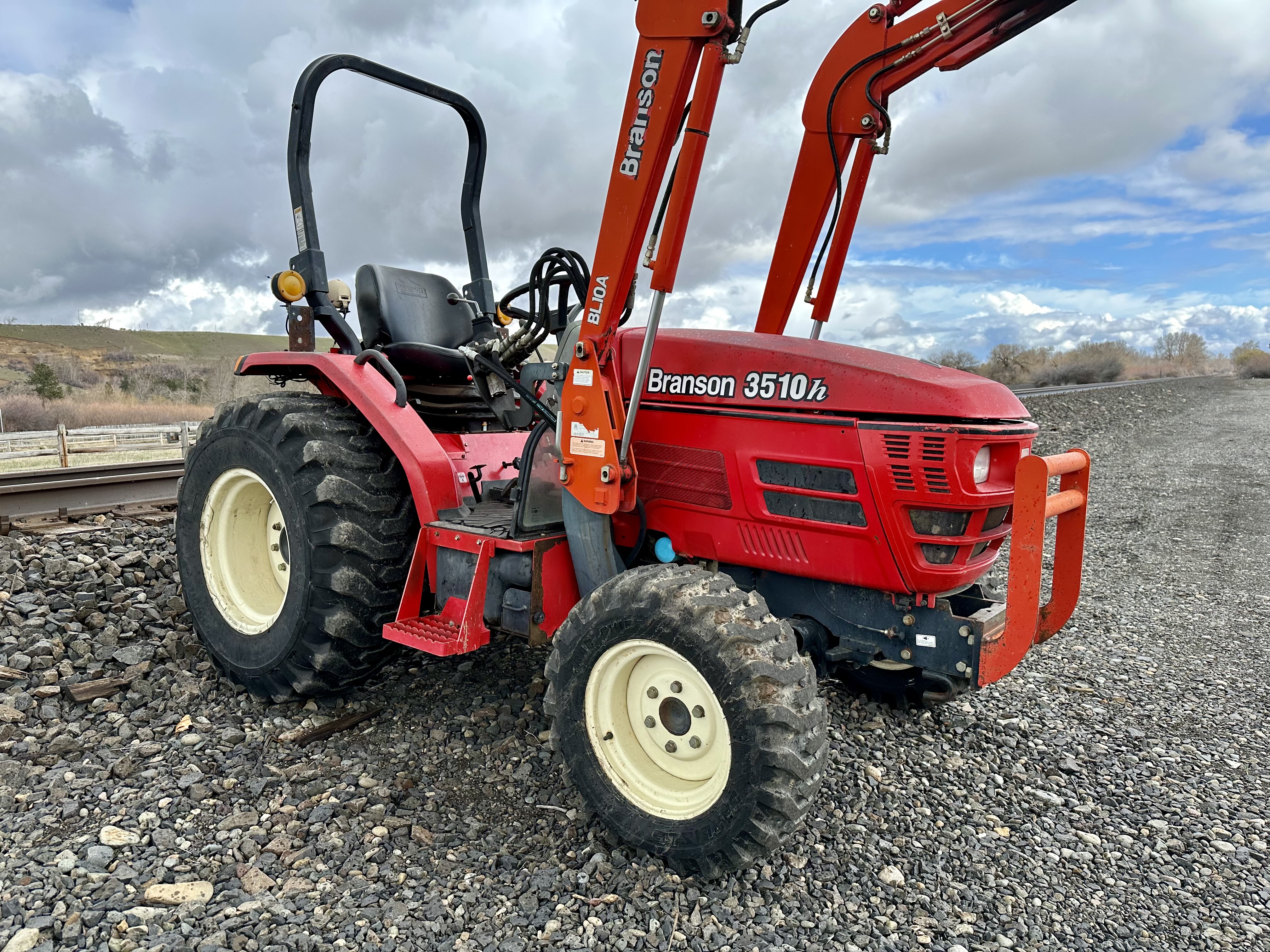 Used Branson 3510H Tractor