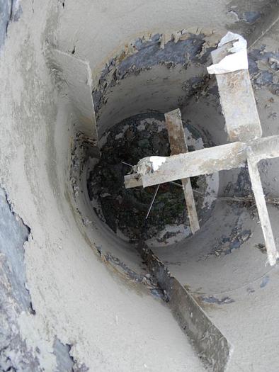 Used 2600 GALLON VERTICAL TANK 304 S/S CONE BOTTOM 5HP AGITATOR