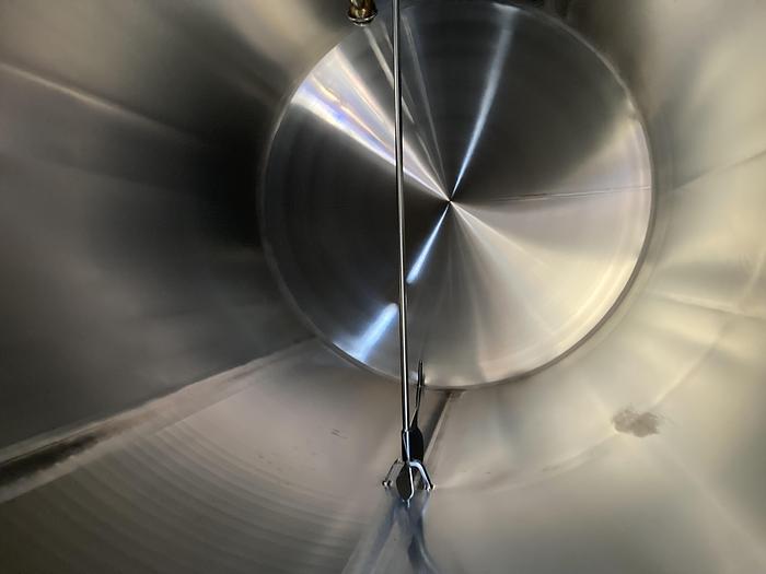 Used Used Walker Stainless Steel 4900 gallon 304 stainless steel horizontal jacketed dairy tank