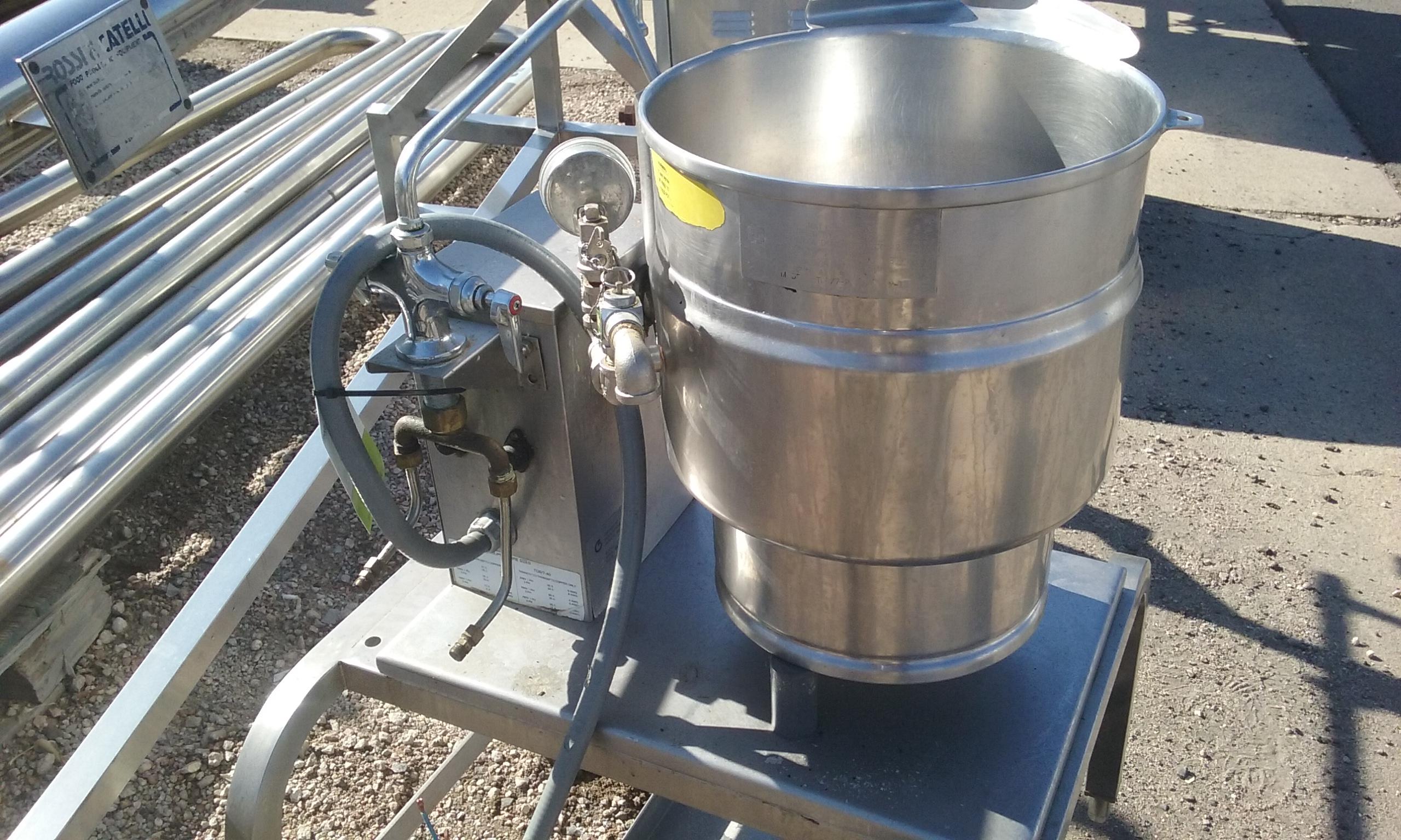 Usado 5  GALLON ELECTRIC HEAT KETTLE