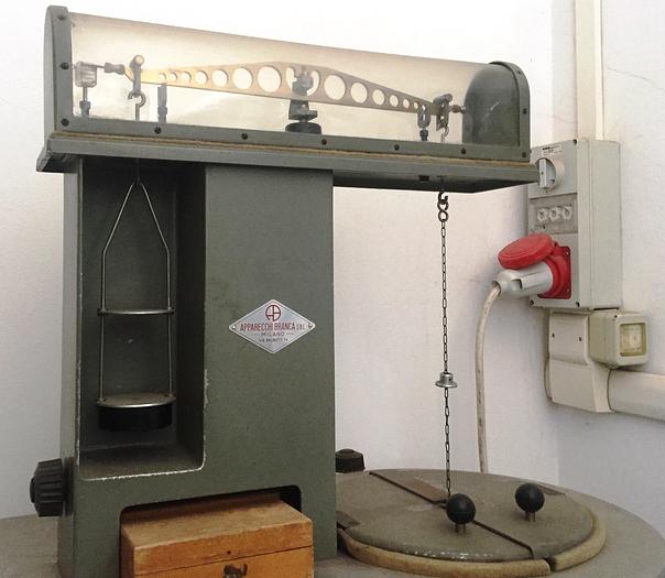 Used LABORATORY EQUIPMENT : FULL LABORATORY