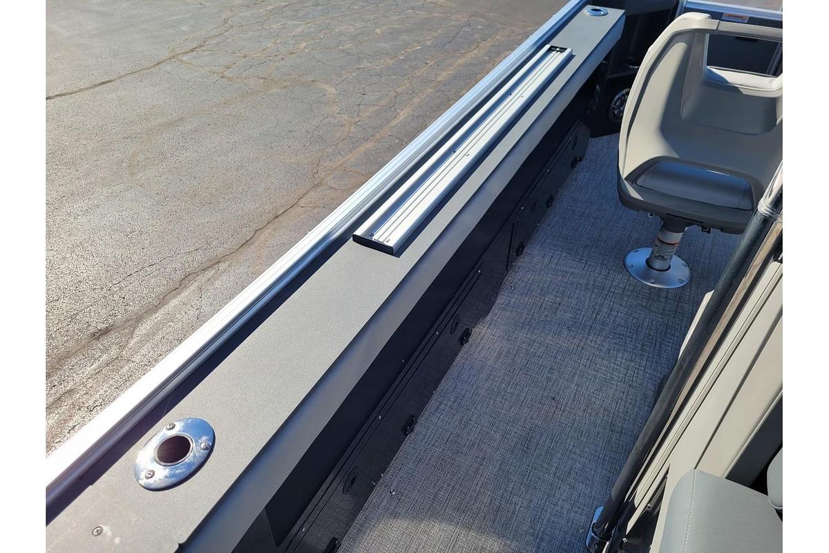2026 Tahoe Pontoons 2585 GEOfish Center Console CRF 25" SP