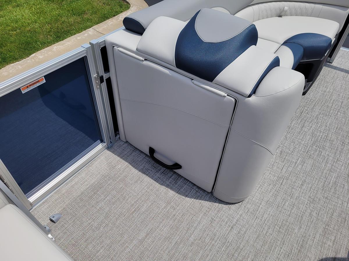 2026 Tahoe Pontoons 2185 LTZ Rear Fish