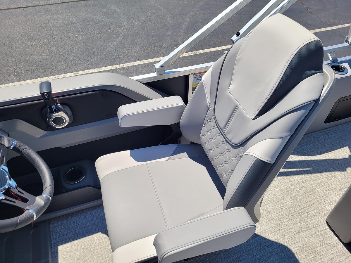 2026 Tahoe Pontoons 2385 LTZ Verstaile Rear Lounger