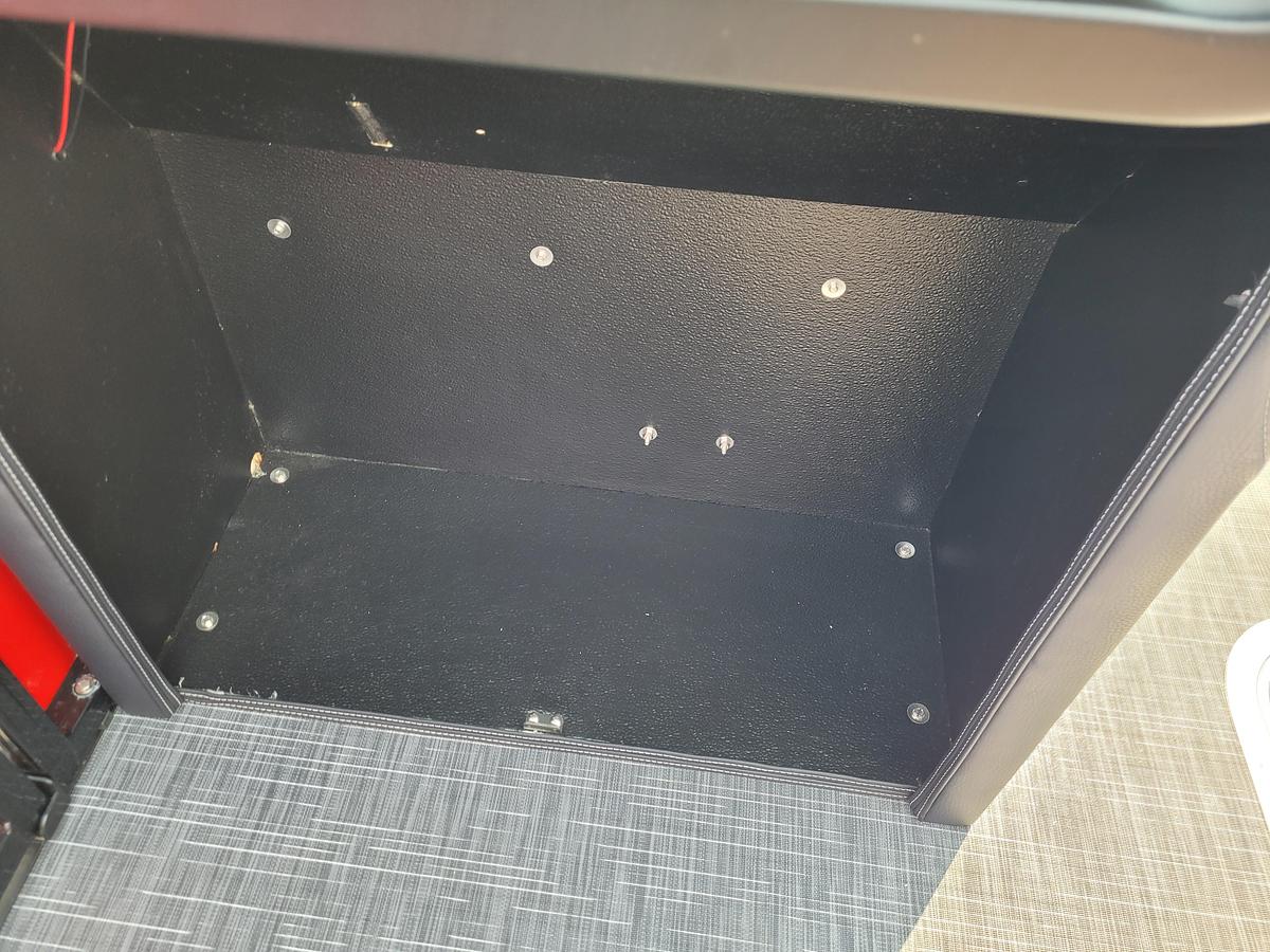 2027 Tahoe Pontoons 2180 Sport Versatile Rear Bench SP25