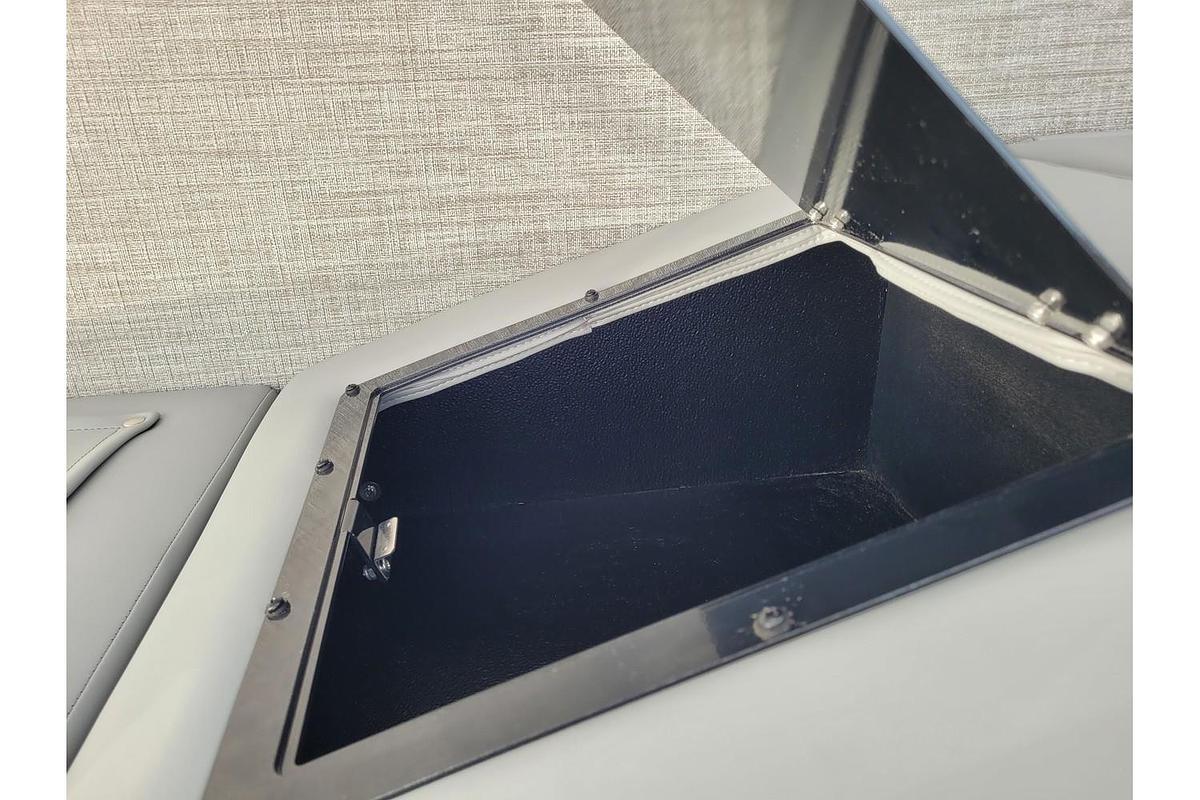 2026 Tahoe Pontoons 2185 LTZ Cruise Rear Bench