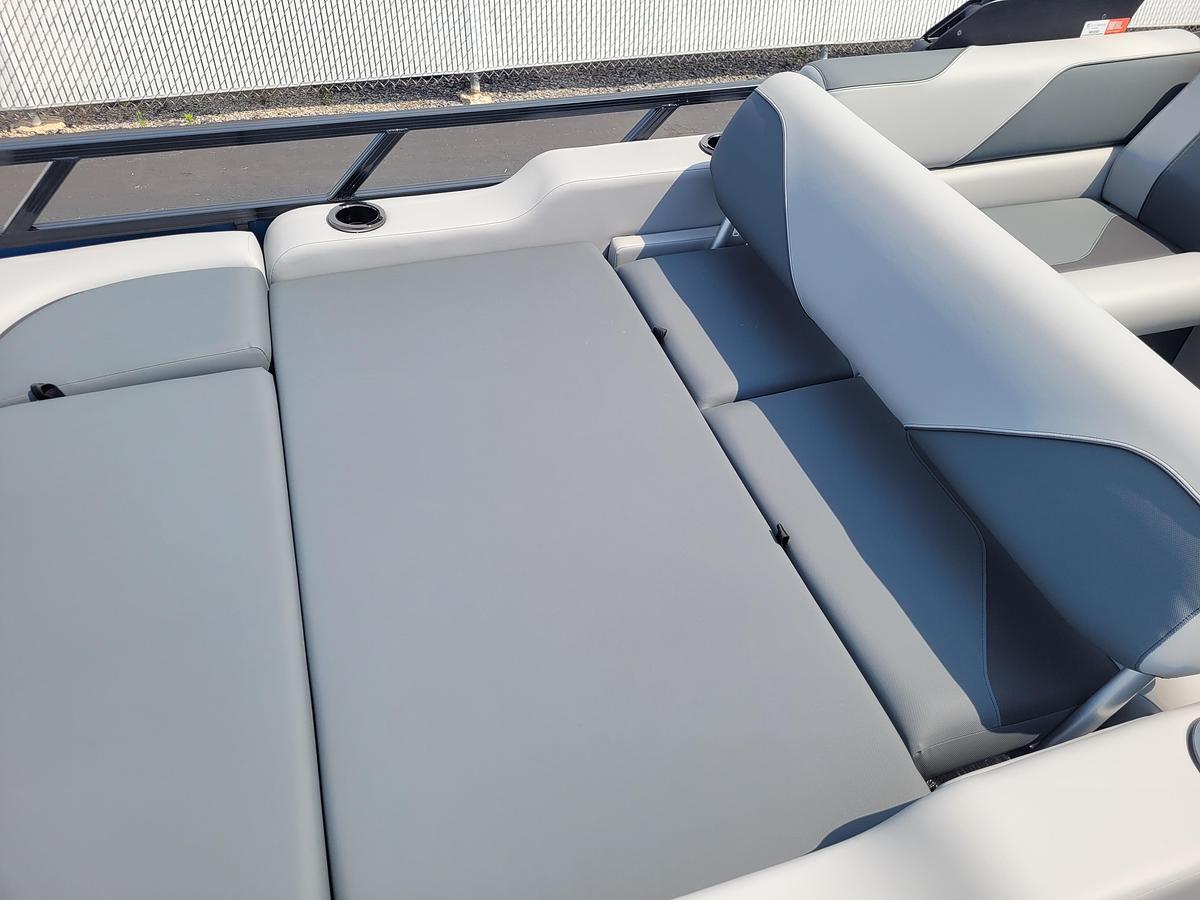2027 Tahoe Pontoons 2385 Sport 85 Versatile Rear Bench SP25