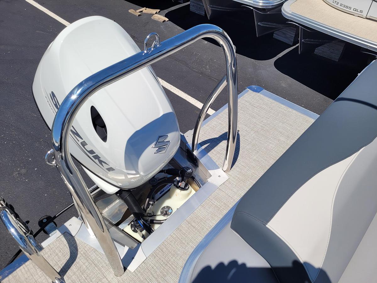 2026 Tahoe Pontoons 2385 LTZ Verstaile Rear Lounger
