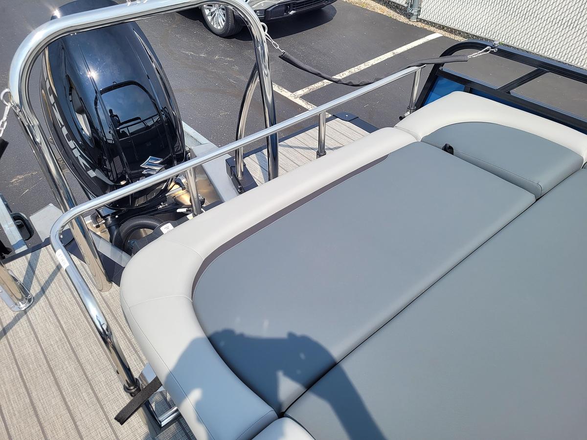 2027 Tahoe Pontoons 2385 Sport 85 Versatile Rear Bench SP25