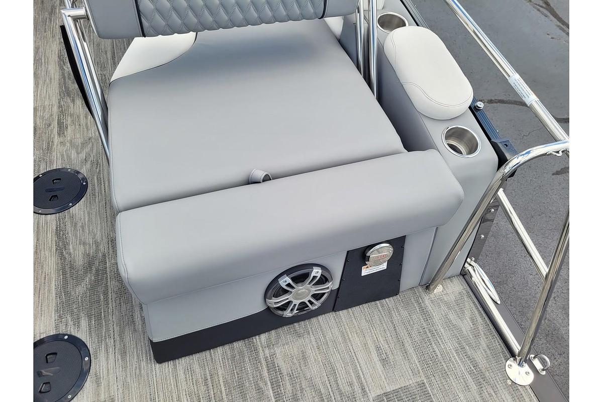Used 2026 Tahoe Pontoons 2785 Grand Tahoe LTD Twin Quad Lounger Shift Windshield 27" WG