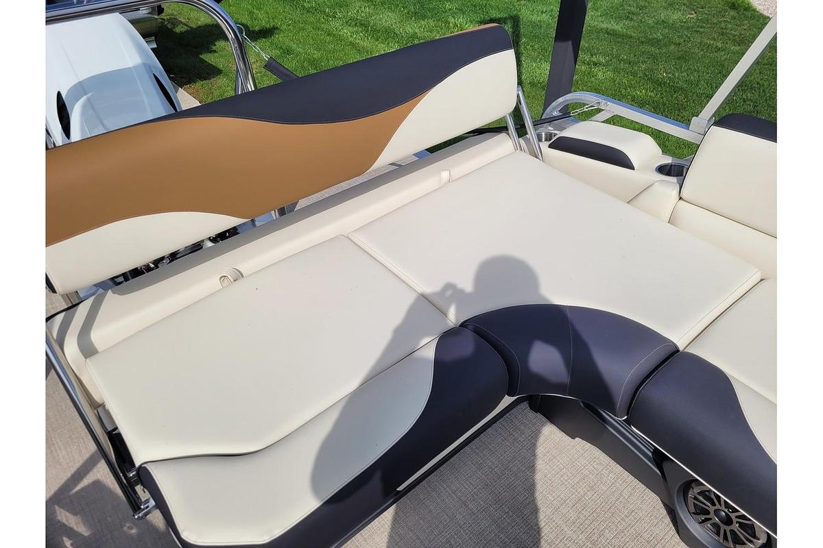 2026 Tahoe Pontoons 2185 LTZ Cruise Rear Bench