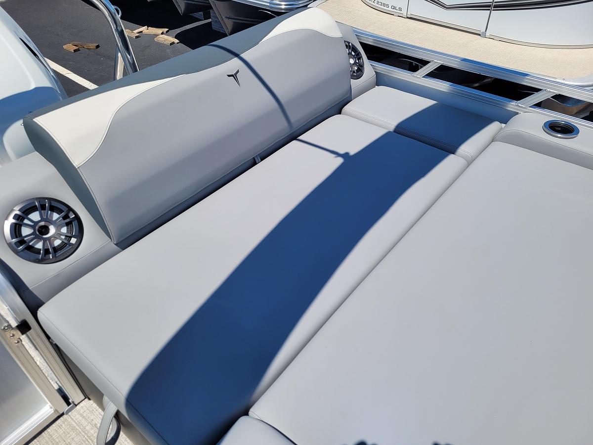 2026 Tahoe Pontoons 2385 LTZ Verstaile Rear Lounger
