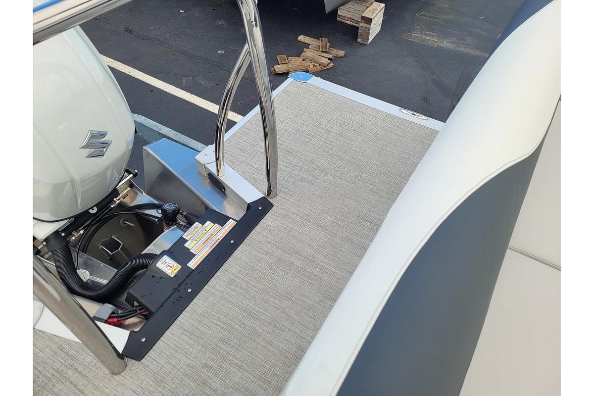 2026 Tahoe Pontoons 2385 LTZ Cruise Rear Bench 25" SP