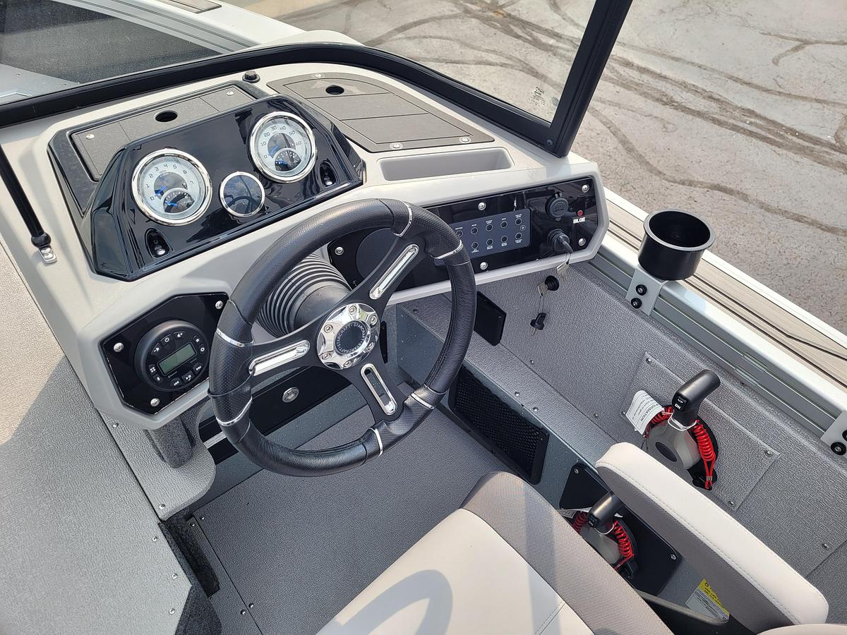 2025 Smoker Craft 210 Adventurer GLS PRO Troller